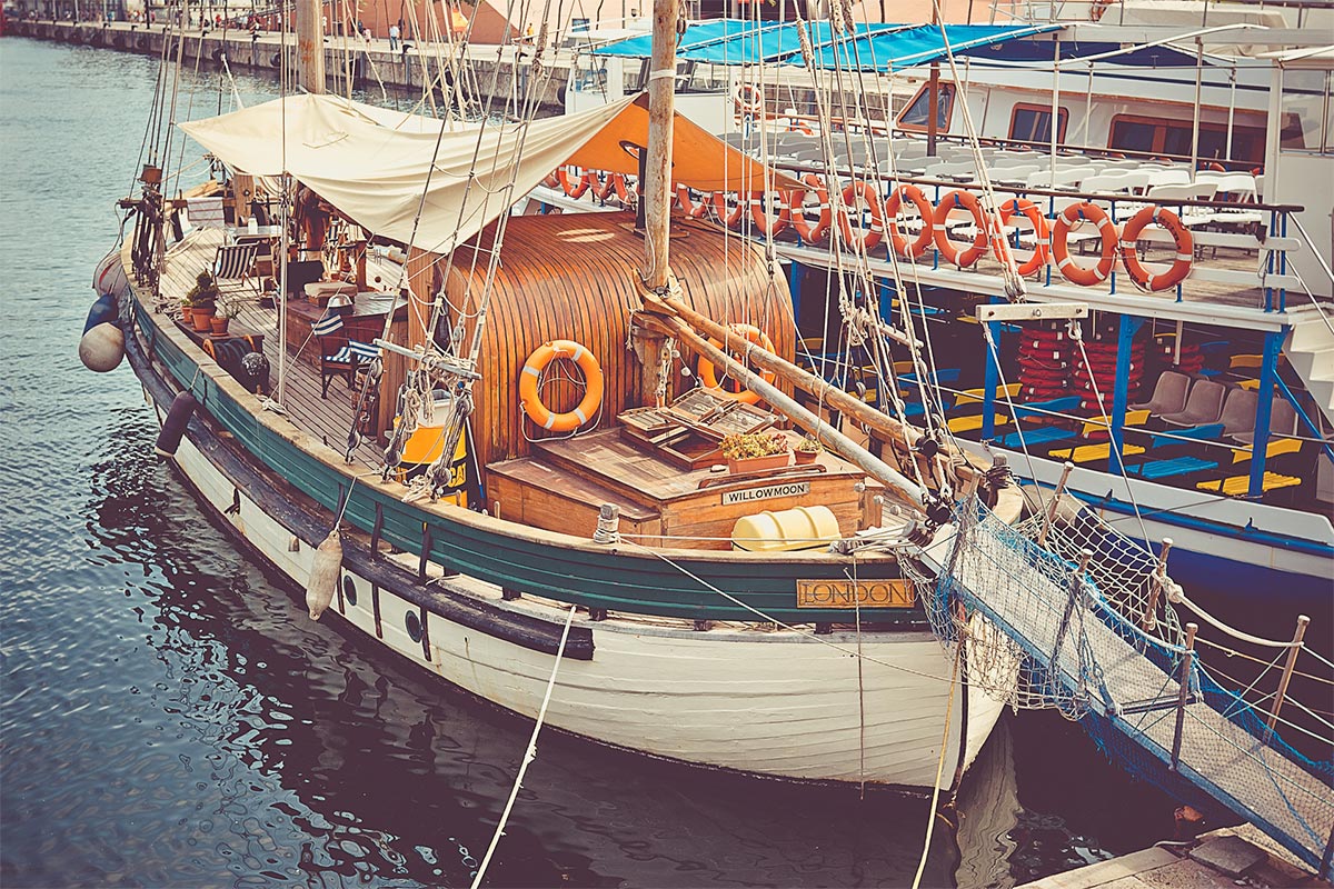 We went fishing with fashioned boat